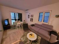 Posezení v ubytování 2 bedroom apartment on the coast of the Adriatic! Watermelon Marina