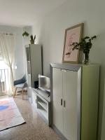Televízia a/alebo spoločenská miestnosť v ubytovaní Apartamento Centro Peña de los Enamorados