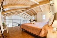 Posteľ alebo postele v izbe v ubytovaní Village Loft House