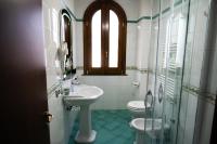A bathroom at Villa Le Zagare Relais & SPA