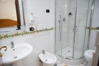 A bathroom at Villa Le Zagare Relais & SPA