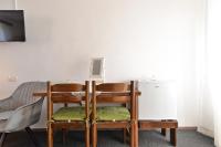 Televízia a/alebo spoločenská miestnosť v ubytovaní Rooms Bale 2150