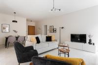 Televízia a/alebo spoločenská miestnosť v ubytovaní Top-Class 2BR Apartment in Marousi by UPSTREET