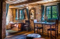 Posezení v ubytování RESORT KOVÁRNA - Frýdštejn - stylové ubytování, luxusní wellness, zážitková restaurace