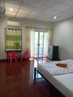 TV a/nebo společenská místnost v ubytování TAMONWAN HOUSE Koh Tao