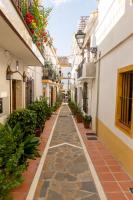 The surrounding neighborhood or a neighborhood close to the holiday home