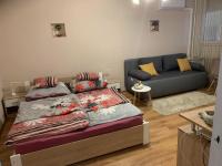 Łóżko lub łóżka w pokoju w obiekcie Sweet-home erkélyes apartman Kaposvár