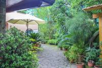 Vonkajšia záhrada v ubytovaní Apartment Sorrento 1