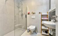 Kúpeľňa v ubytovaní Nice Home In Varazdin Breg With Sauna