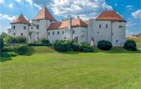 Vonkajšia záhrada v ubytovaní Nice Home In Varazdin Breg With Sauna
