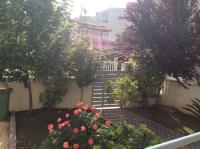 Vonkajšia záhrada v ubytovaní Akrata Rose Garden Apartments I