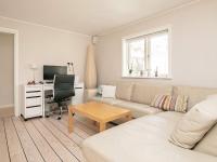 TV a/nebo společenská místnost v ubytování 10 person holiday home in Rødvig Stevns-By Traum