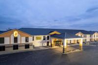 Una representación de un hotel con estacionamiento. en Super 8 by Wyndham Shepherdsville - Louisville South I65, en Shepherdsville