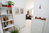 Knihovna v apartmánu