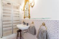 A bathroom at Sora Menica Twin