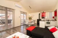 Kuchyňa alebo kuchynka v ubytovaní Apartments Anita Tribunj