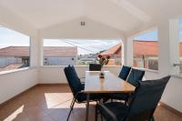 Balkón alebo terasa v ubytovaní Apartments Anita Tribunj