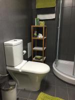 Kúpeľňa v ubytovaní *KASTELLINO* FULLY RENOVATED 4Beds/2Bathrooms