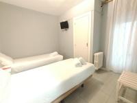 Postel nebo postele na pokoji v ubytování Hostal Albero by gaiarooms