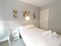 Postel nebo postele na pokoji v ubytování Hostal Albero by gaiarooms