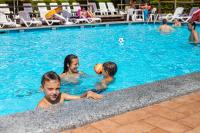 The swimming pool at or close to Hotel Residence La Pertica