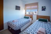 Postel nebo postele na pokoji v ubytování 122 Perfect Apart - Alicante Holiday