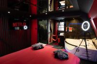 Gallery image of Capsule Secret - Jacuzzi - Netflix &amp; Home cinéma - Jeux de couple - Barre de pole dance in Valenciennes