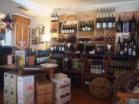 una stanza piena di bottiglie di vino di Hotel Aurora a Marina di Cecina