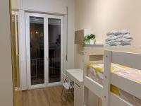 Posteľ alebo postele v izbe v ubytovaní Terre d’Aci Apartments casa Peppe