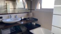 Koupelna v ubytování Orotava The Home - Vacational rental with the lifestyle of 1700 and the comfort of 2022