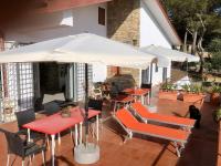 Patio alebo iná vonkajšia časť ubytovania Il Lampin B&B