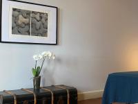 Posezení v ubytování Orotava The Home - Vacational rental with the lifestyle of 1700 and the comfort of 2022