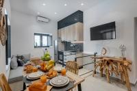 Kuchyňa alebo kuchynka v ubytovaní SyRose Suites