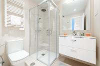 Koupelna v ubytování 3 bedrooms 2 bathrooms furnished - La Latina - Bright & spacious - MintyStay