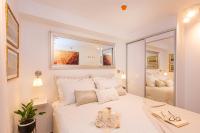 Posteľ alebo postele v izbe v ubytovaní Perfect Downtown Apartment A217