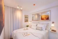 Posteľ alebo postele v izbe v ubytovaní Perfect Downtown Apartment A217