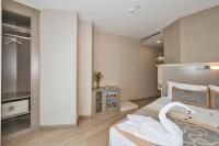 A bed or beds in a room at Marcello Hotel