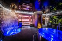 Bazén v ubytování RESORT KOVÁRNA - Frýdštejn - stylové ubytování, luxusní wellness, zážitková restaurace nebo v jeho okolí