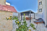 Patio nebo venkovní prostory v ubytování Luxury apartment Pia with swimming pool and grill