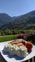 Jedlo v ubytovaní bed & breakfast alebo blízkom okolí