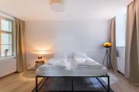A bed or beds in a room at Servus at Naschmarkt