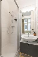 A bathroom at Servus at Naschmarkt