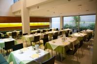 A restaurant or other place to eat at Hotel Caroline