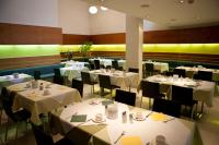 A restaurant or other place to eat at Hotel Caroline
