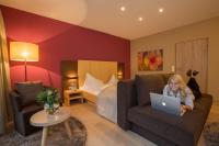 A television and/or entertainment centre at Hotel Krainerhütte