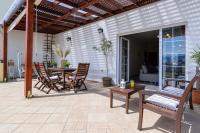 Posedenie v ubytovaní Central penthouse in quiet neighborhood near sandy beach