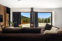 Posedenie v ubytovaní Zerm Holiday House with pool, jacuzzi & sauna - Gorski kotar