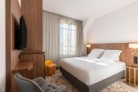 Hôtel Apollinaire Niceにあるベッド