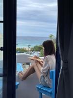 a woman sitting on a chair eating a slice of pizza at 海灘戀情 Beach Love 近沙灘-國旅卡特約商店 in Eluan
