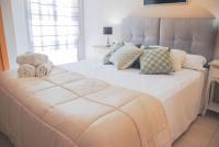 Posteľ alebo postele v izbe v ubytovaní Malaga Center Flat Holidays Paseo de Reding